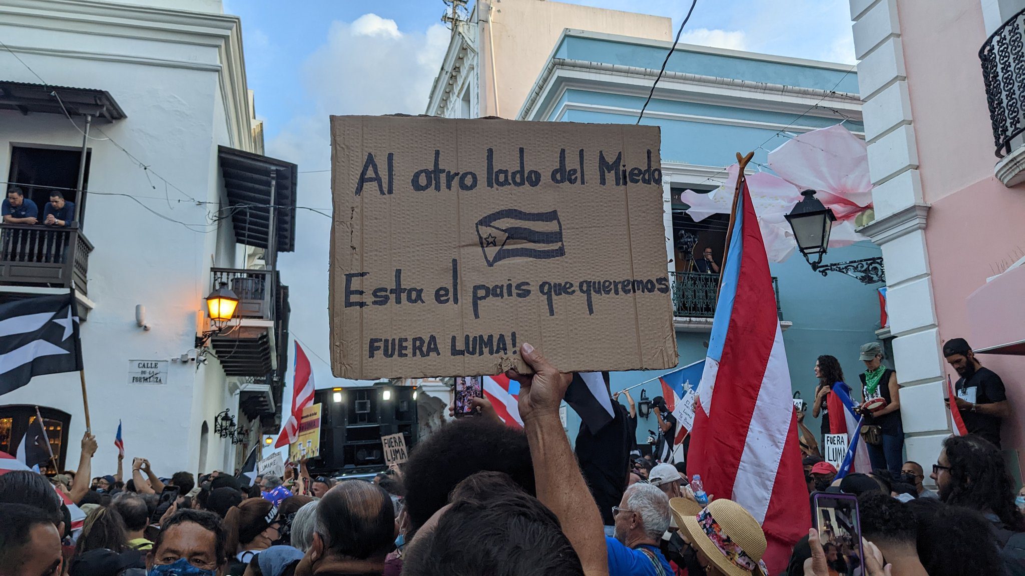 Puerto Ricans demand cancellation of contract with LUMA Energy