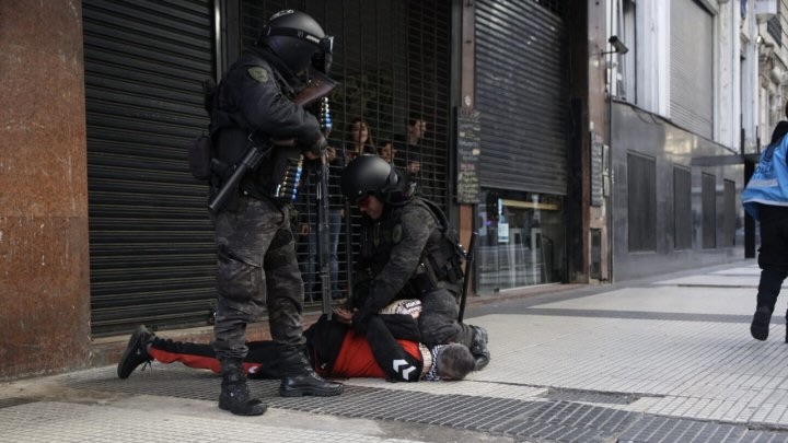 Argentine pensioners face heavy repression in weekly march