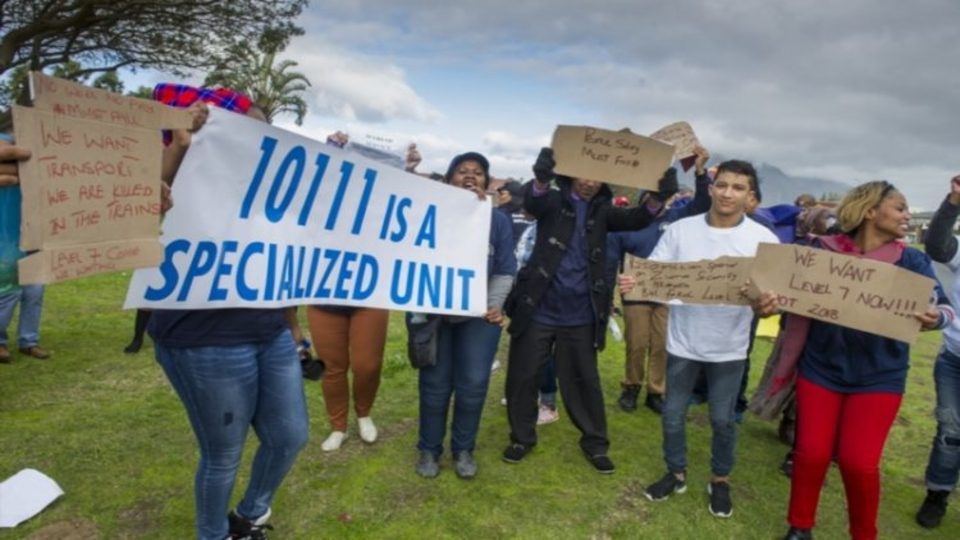 Police emergency call center workers win concessions after strike