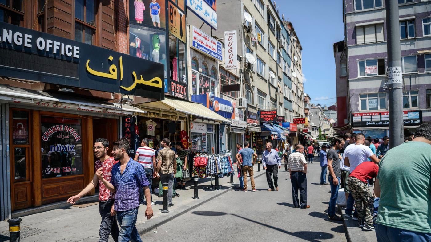 Turkey deports refugees back to Syria