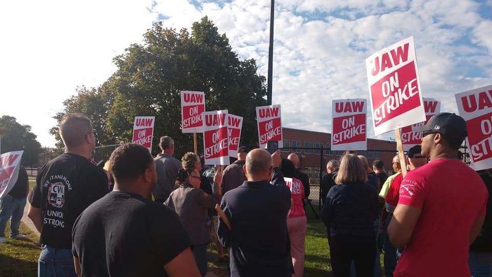 Massive strike by GM workers in the US enters third day