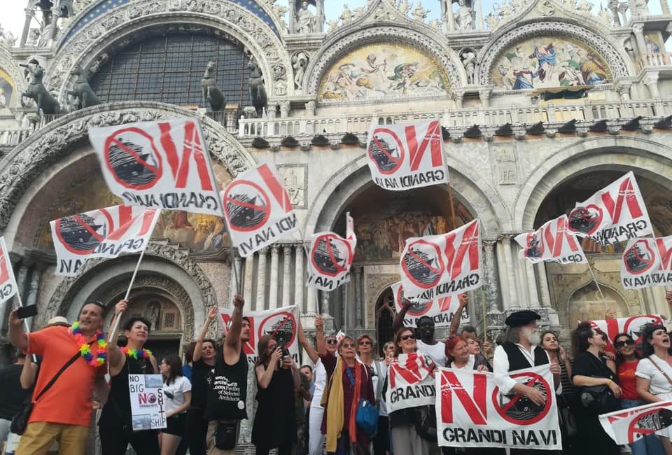 Venetians protest entry of big ships into canal