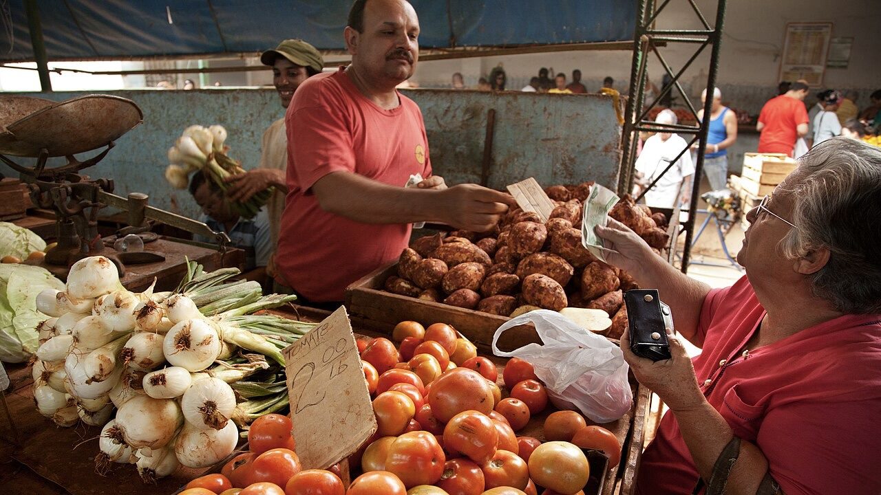 Fruit vegetable market Havana