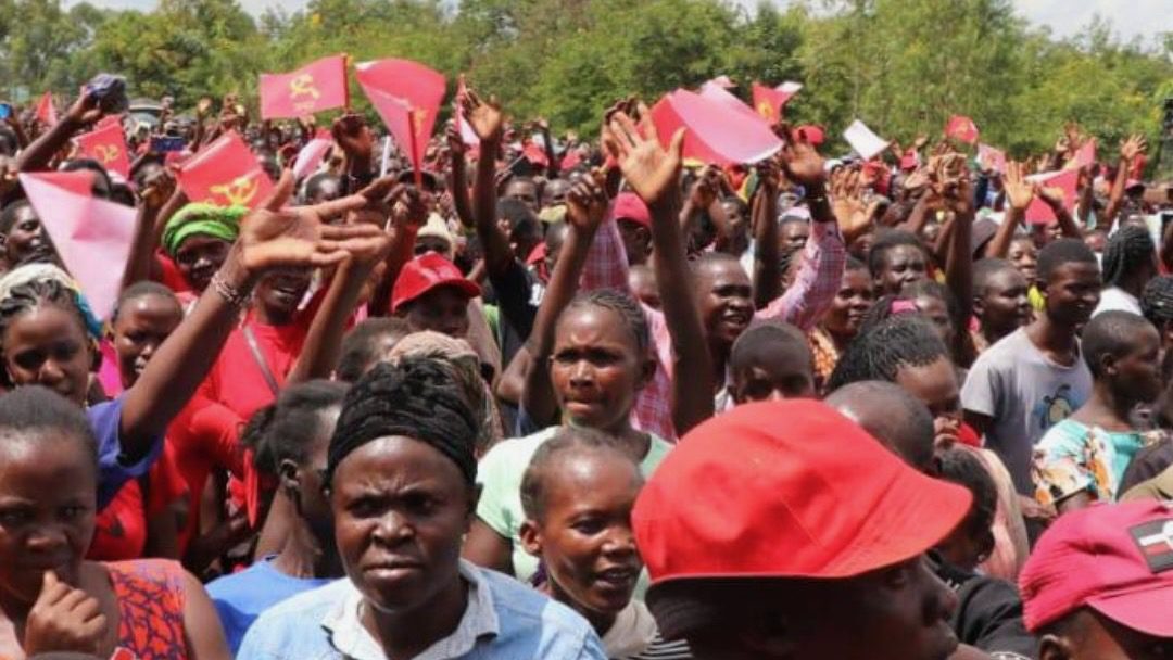 Protestors in Kenya raise CPM-K banners