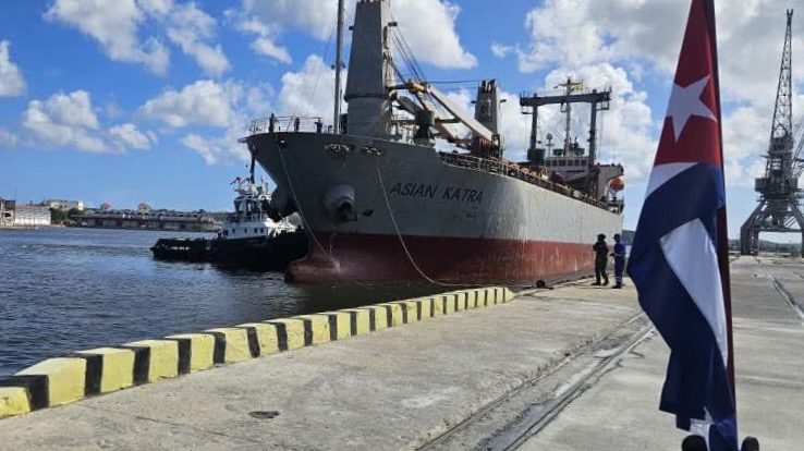 Cargo ship with aid from Mexico to Cuba (1)